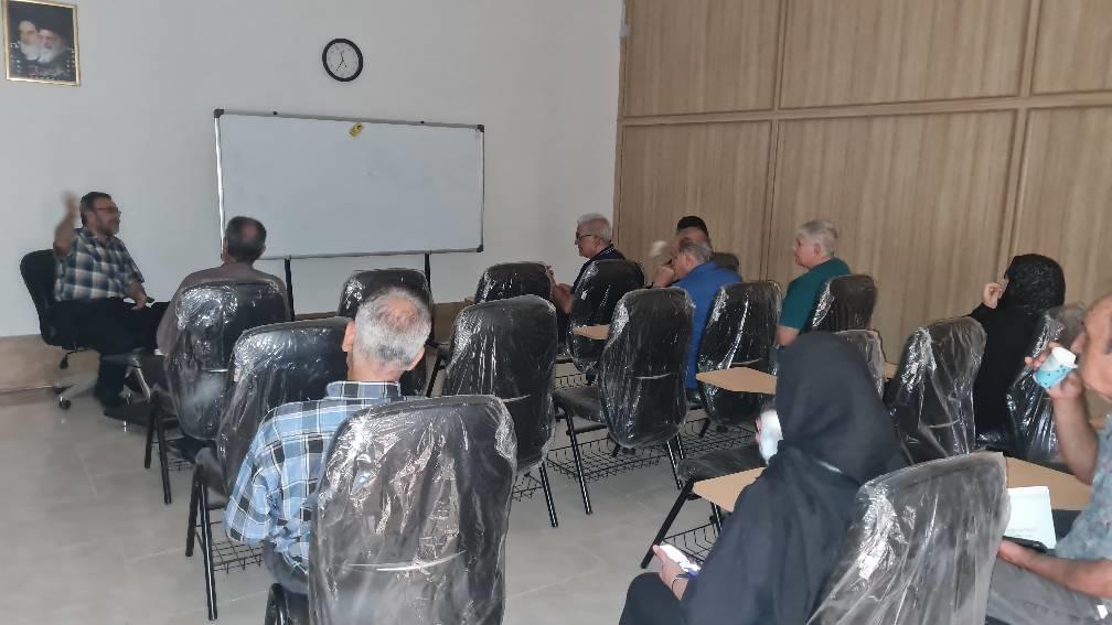 کارگاه آموزشی «ارتباط مؤثر در سالمندی» در خانه امید محلات برگزار شد